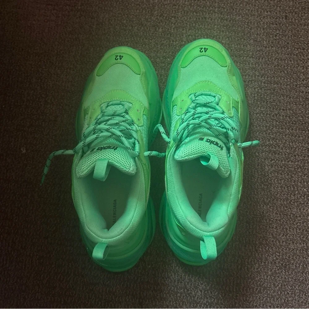 Balenciaga Tracks, slightly used, green. - Picture 1 of 10